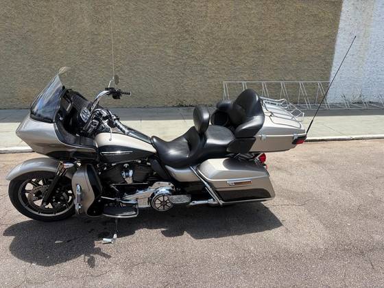 HARLEY-DAVIDSON ROAD GLIDE ULTRA 